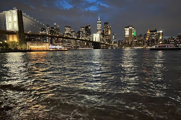 Sunset on Brooklyn Bridge: Guided Walking Tour from City Hall to DUMBO