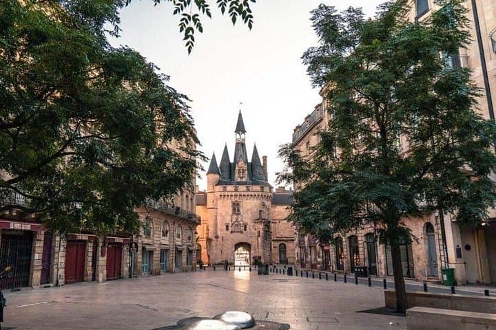 Bordeaux Awakens: Private Sunrise Walking Tour of the Historic Riverfront photo 3