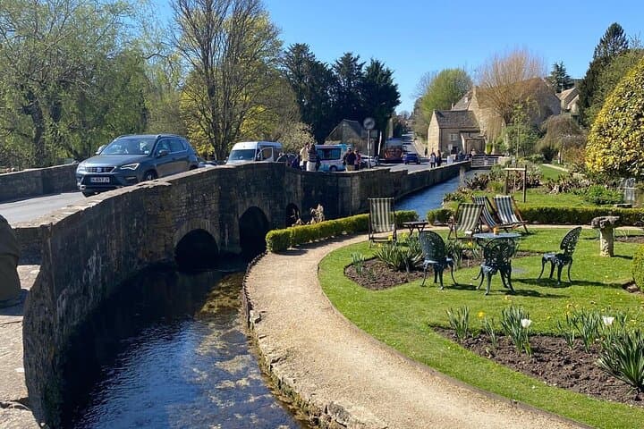 Private Black Cab Tour to the Cotswolds from London: Villages, Rivers, and Historic High Streets
