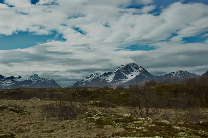 Leknes Archipelago Mini Hike: Easy Wetland Walks & Mountain Views