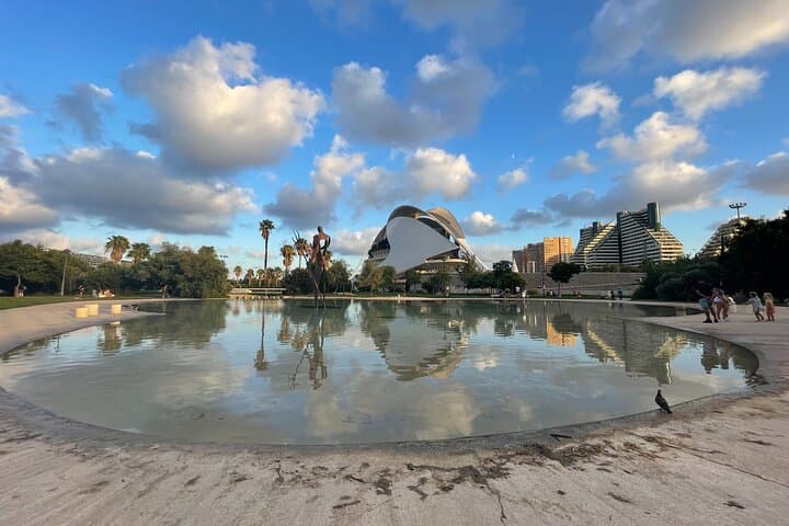 Valencia Bike Tour: Old Town to the City of Arts Small-Group Ride
