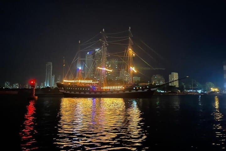 Pirate Sunset Sail in Cartagena Bay: Party Cruise with Live Music & Open Bar photo 5