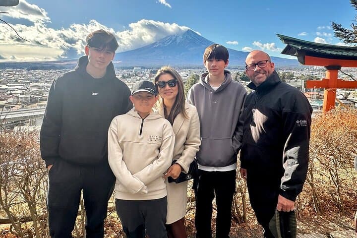 Mt Fuji Private Day Tour from Tokyo: Kawaguchi, Chureito & Oshino Hakkai photo 3