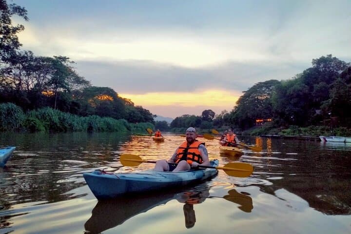 Chiang Mai Night Kayak: Paddle 6 km Under Stars Along the Ping River photo 4