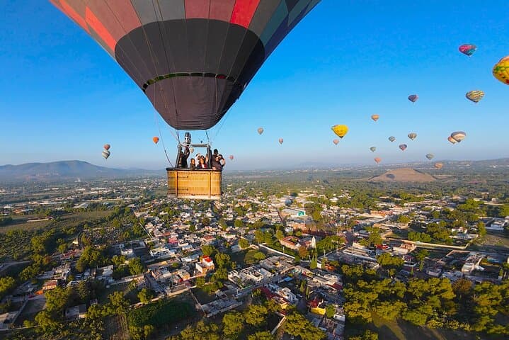 Sunrise Hot-Air Balloon Over Teotihuacan with Guided Pyramid Tour