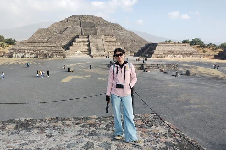 Sunrise Hot-Air Balloon Over Teotihuacan with Guided Pyramid Tour photo 4