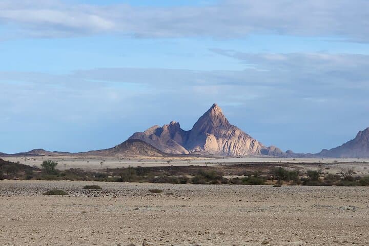 7-Day Namibia Wildlife & Rock Art Safari — Spitzkoppe to Etosha