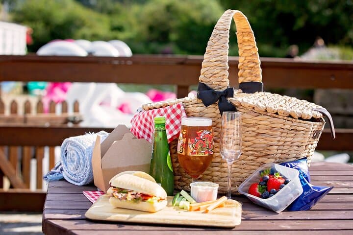 Private Romantic Row-Boat Picnic on the Thames in the Cotswolds photo 2