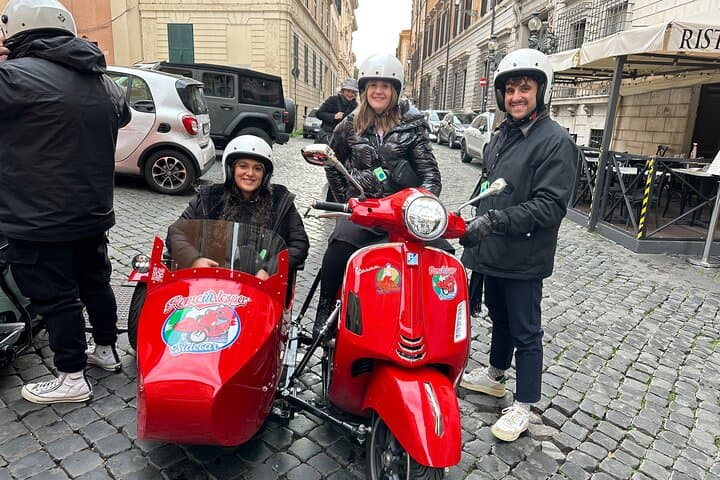 Golden Hour Vespa Sidecar Tour in Rome with Aperitivo photo 5