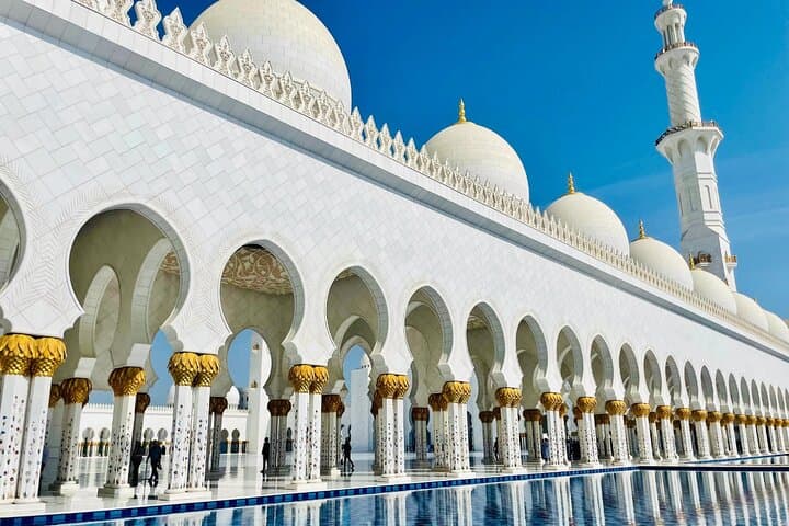 Abu Dhabi Full-Day Private City Tour: Grand Mosque, BAPS Temple & Corniche photo 2