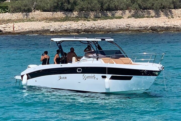 Luxury cave cruise in Santa Maria di Leuca aboard Xamira photo 3