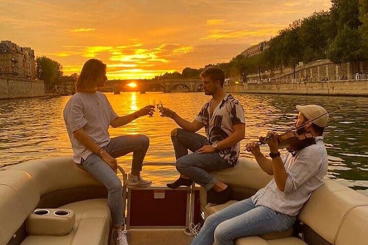 Privatise the Seine: A One-Hour Private Cruise from the Louvre photo 3