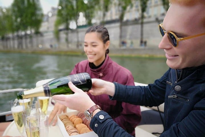 Privatise the Seine: A One-Hour Private Cruise from the Louvre photo 4