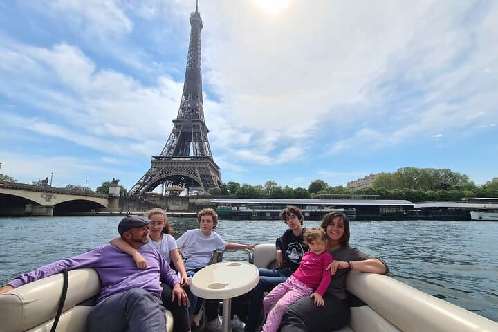Privatise the Seine: A One-Hour Private Cruise from the Louvre photo 2