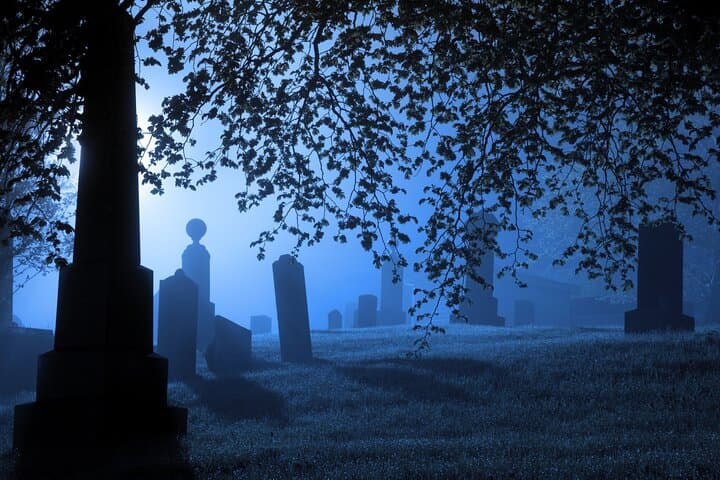 Savannah Shadows: Self-Guided Audio Ghost Tour of the Historic District