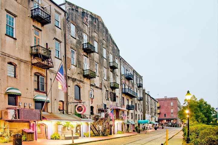 Savannah Shadows: Self-Guided Audio Ghost Tour of the Historic District photo 2