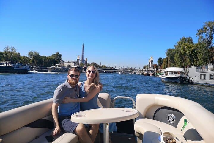 One-Hour Shared Seine Cruise in Paris — Intimate River Views & Landmarks photo 4