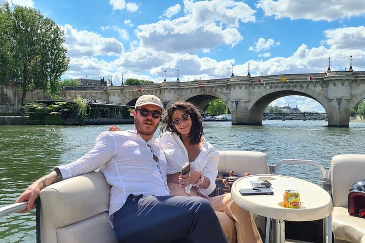 One-Hour Shared Seine Cruise in Paris — Intimate River Views & Landmarks photo 5