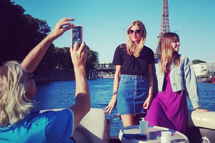 One-Hour Shared Seine Cruise in Paris — Intimate River Views & Landmarks photo 6