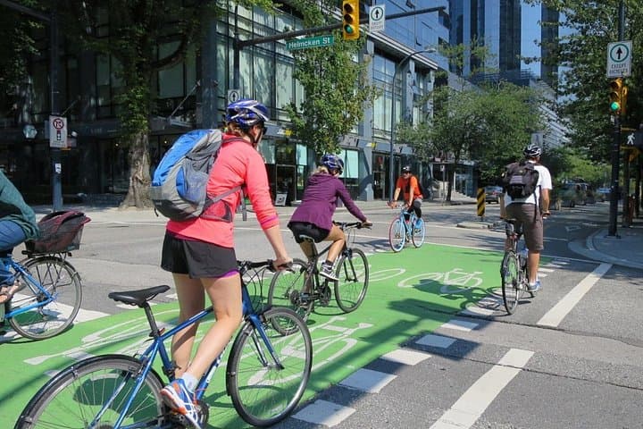 Seawall & Totems: Stanley Park and Downtown Vancouver Bike Tour photo 1