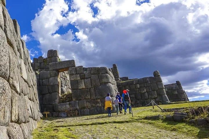 essential-peru-9-day-itinerary-machu-picchu-sacred-valley-and-titicaca photo 2