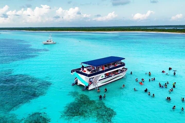 Cozumel Catamaran to El Cielo: Snorkel Palancar, Party & El Cielo Sandbanks photo 2