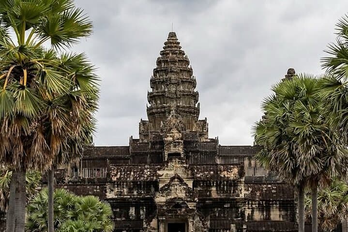 Private Angkor Wat Full-Day Tour with Sunrise or Sunset from Siem Reap photo 3
