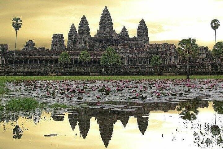 Full-Day Angkor Wat & Banteay Srei: Essential Siem Reap Temple Circuit photo 1