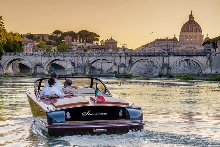 Private Tiber River Cruise in Rome — Guided History Tour on a Luxury Boat