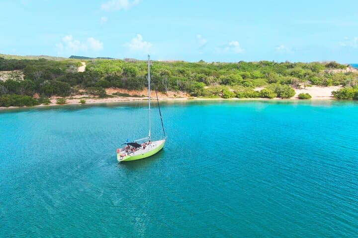 Private Half-Day Yacht Charter in Curaçao — Sail, Snorkel & Shore Lunch