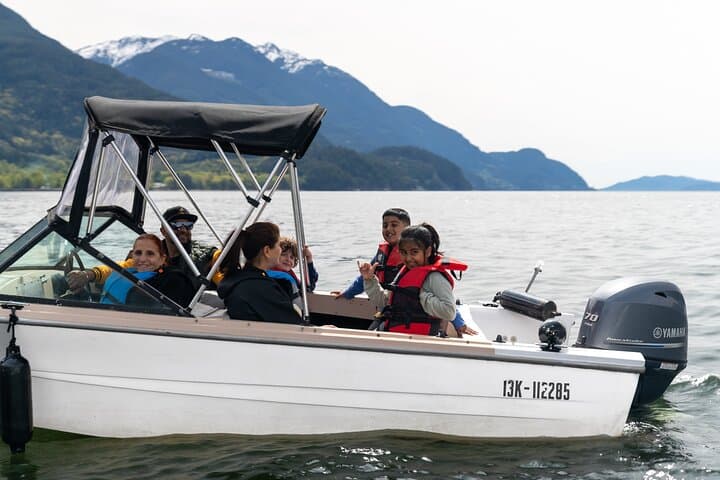 Howe Sound 4-Hour 17ft Fiberglass Boat Rental in Squamish photo 2
