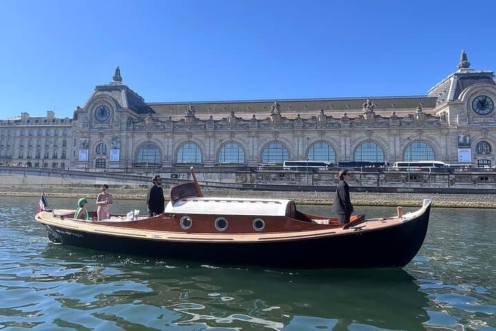 Private Seine Cruise with Champagne from Pont Alexandre III — Paris Boat Tour