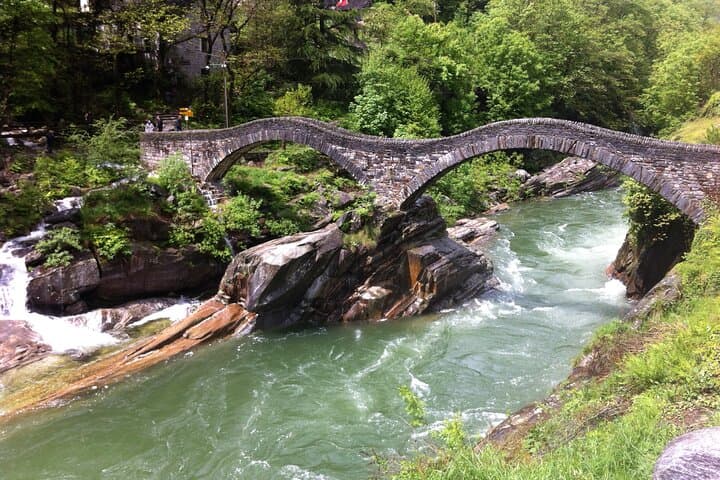 Private Driver-Guide Grand Tour of Switzerland: 8 Days Across Alps, Castles and Iconic Peaks photo 5