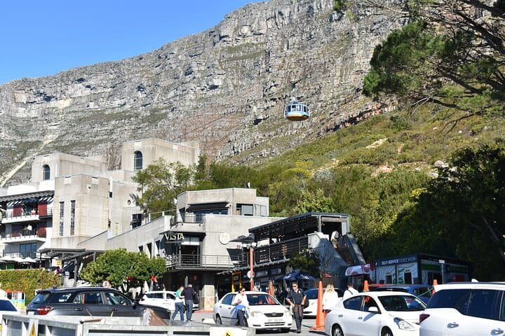 Scenic Private Tour of Cape Town: Table Mountain, Kirstenbosch & Groot Constantia