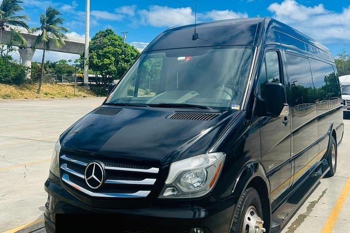 Oahu Private VIP Group Transportation: Luxury Door-to-Door Island Transfers photo 2