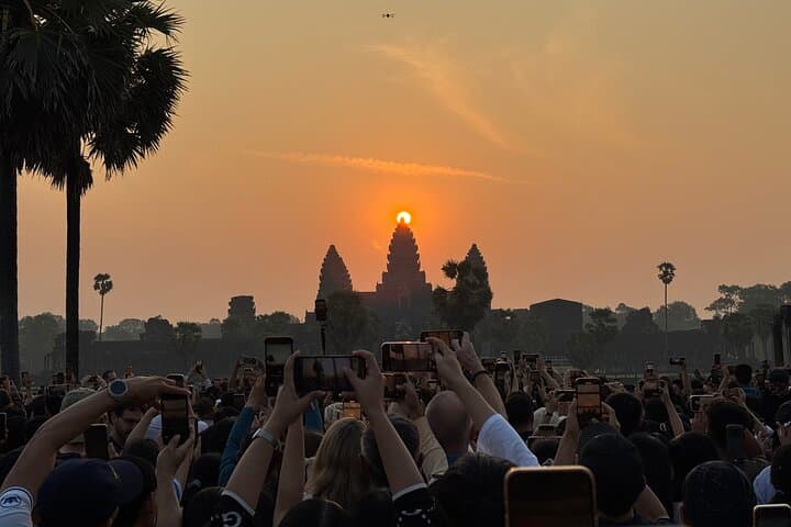Sunrise and Sunset Angkor Adventure: 2-Day Temple Tour from Siem Reap