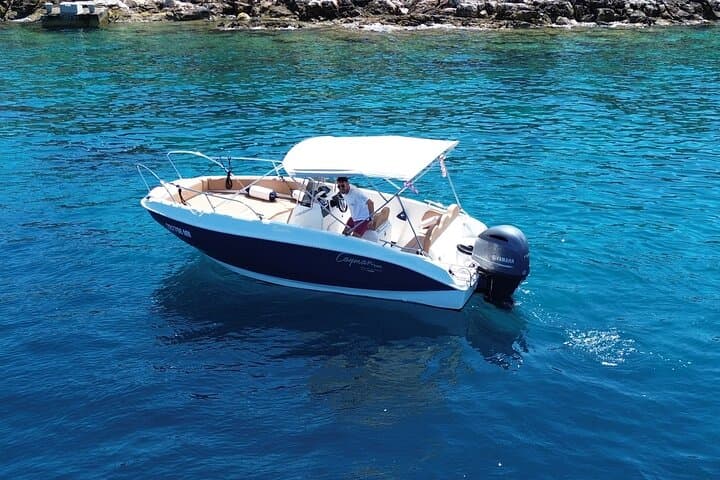 Cayman Deluxe: Brac, Šolta & Blue Lagoon Speedboat Day Cruise photo 2