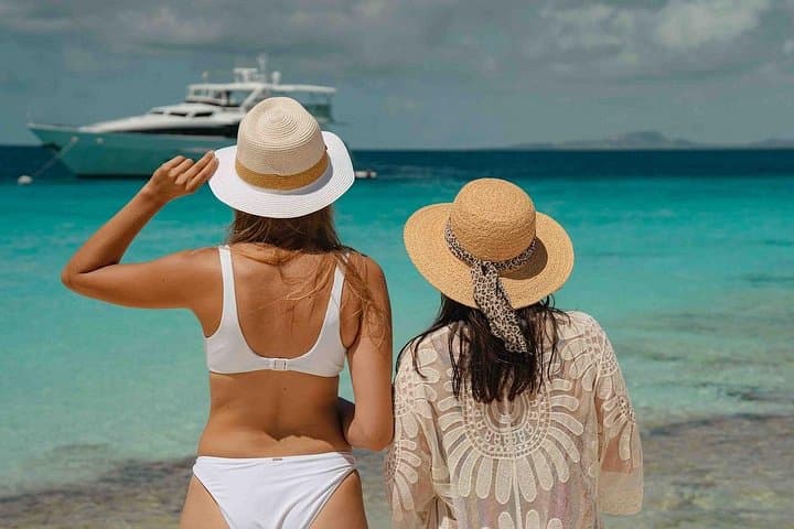 Klein Curaçao Superyacht Day Trip: Snorkel, Beach House & Shipwreck photo 2