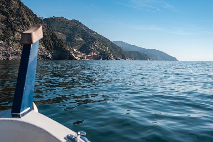 Cinque Terre by Sea: Monterosso Aperitivo & Snorkel Boat Tour photo 4