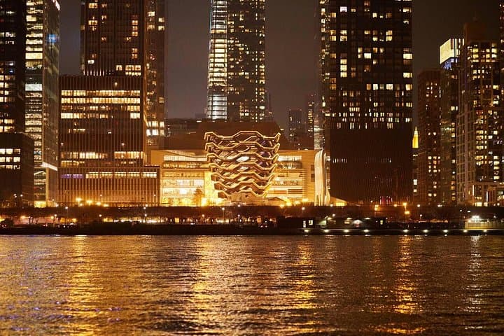NYE Fireworks Cruise on the Grand Mariner: NYC Skyline, Dinner & Open Bar photo 4