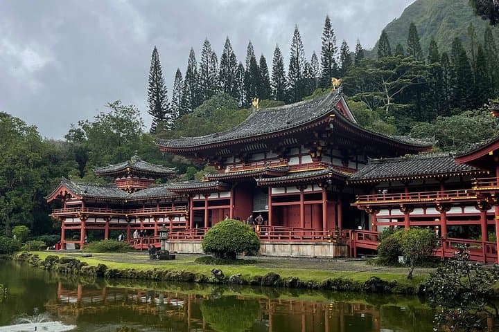 Private East Oahu Highlights Tour: Byodo-In Temple & Pali Lookout photo 1