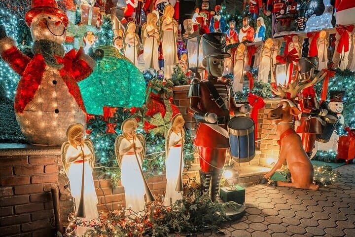 Private Dyker Heights Christmas Lights Tour from Times Square photo 2
