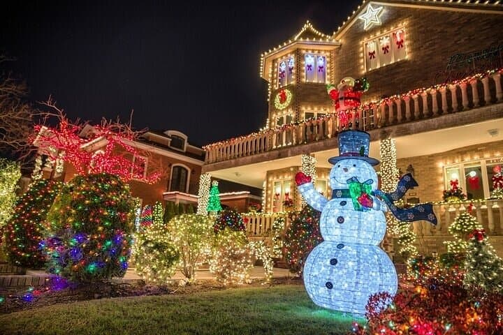Private Dyker Heights Christmas Lights Tour from Times Square photo 3