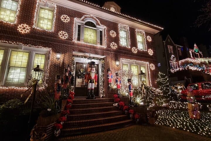 Private Dyker Heights Christmas Lights Tour from Times Square photo 4