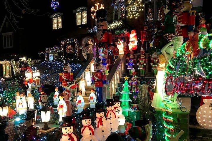 Private Dyker Heights Christmas Lights Tour from Times Square photo 5