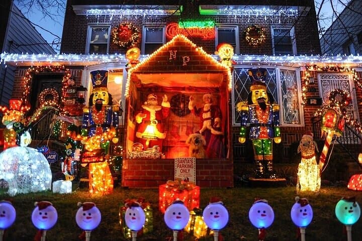 Private Dyker Heights Christmas Lights Tour from Times Square photo 6