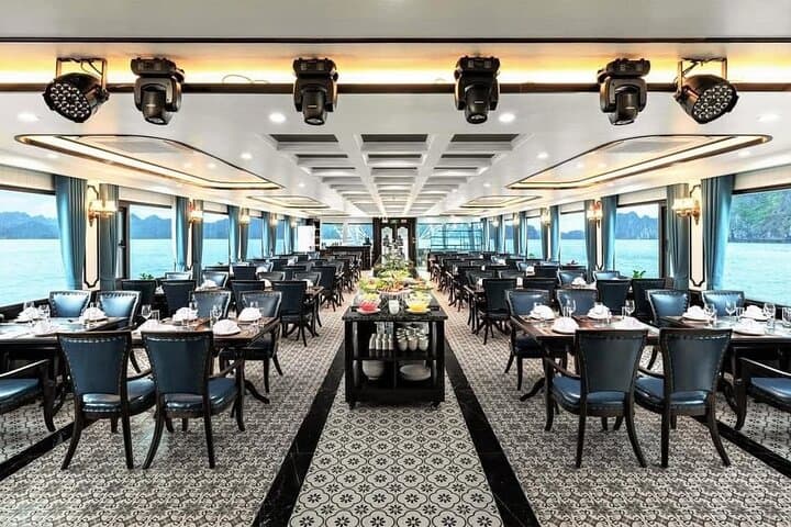 Ha Long Bay Day Cruise: Kayaking, Titop Island & Sun-deck Jacuzzi photo 4