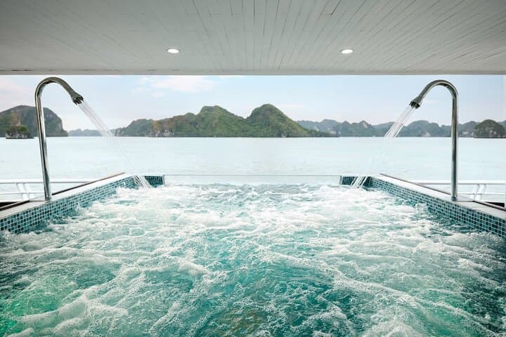 Ha Long Bay Day Cruise: Kayaking, Titop Island & Sun-deck Jacuzzi photo 3