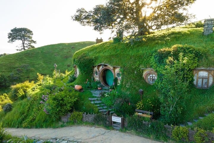 Two-Day Hobbiton, Waitomo & Raglan Private Tour from Hamilton photo 2