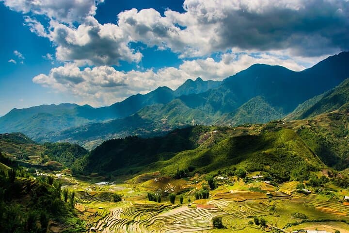 2-Day Sapa Homestay Trek: Majestic Valleys, Hoang Lien Son & Local Life photo 5